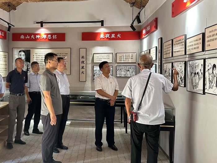 山东国投公司党委常委、纪委书记、省监委驻公司监察专员赵文友参加轻工供销公司党建共建活动